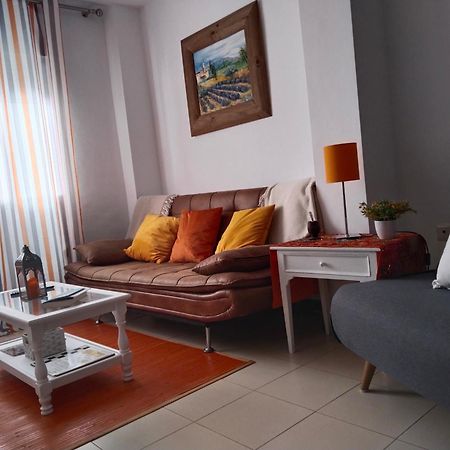 Reyes Apartment โมนาชิล ภายนอก รูปภาพ